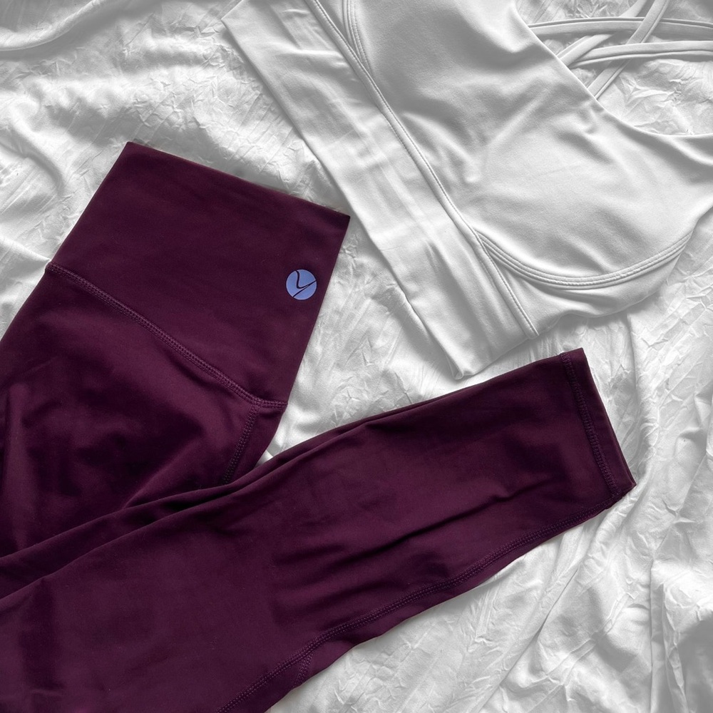 NWT Yavoe Leggings